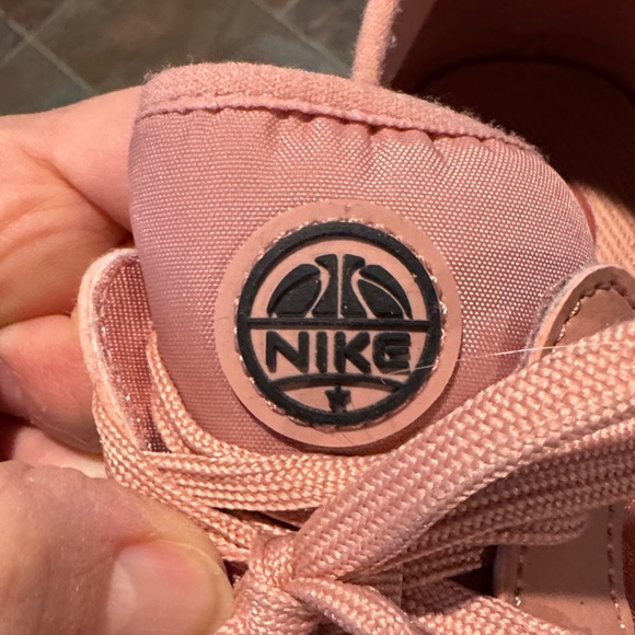 Womens 8 Nike Pink Sneakers - Picture 8 of 8